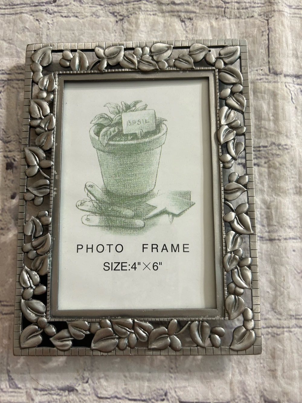SILVER-PLATED PICTURE FRAME PHILIP WHITNEY DECORATIVE LEAF DESIGN 4”x6” STANDS
